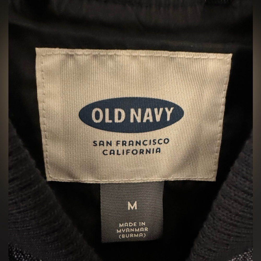 Old Navy Woman’s Lightweight Vest - Size M - Picture 3 of 3